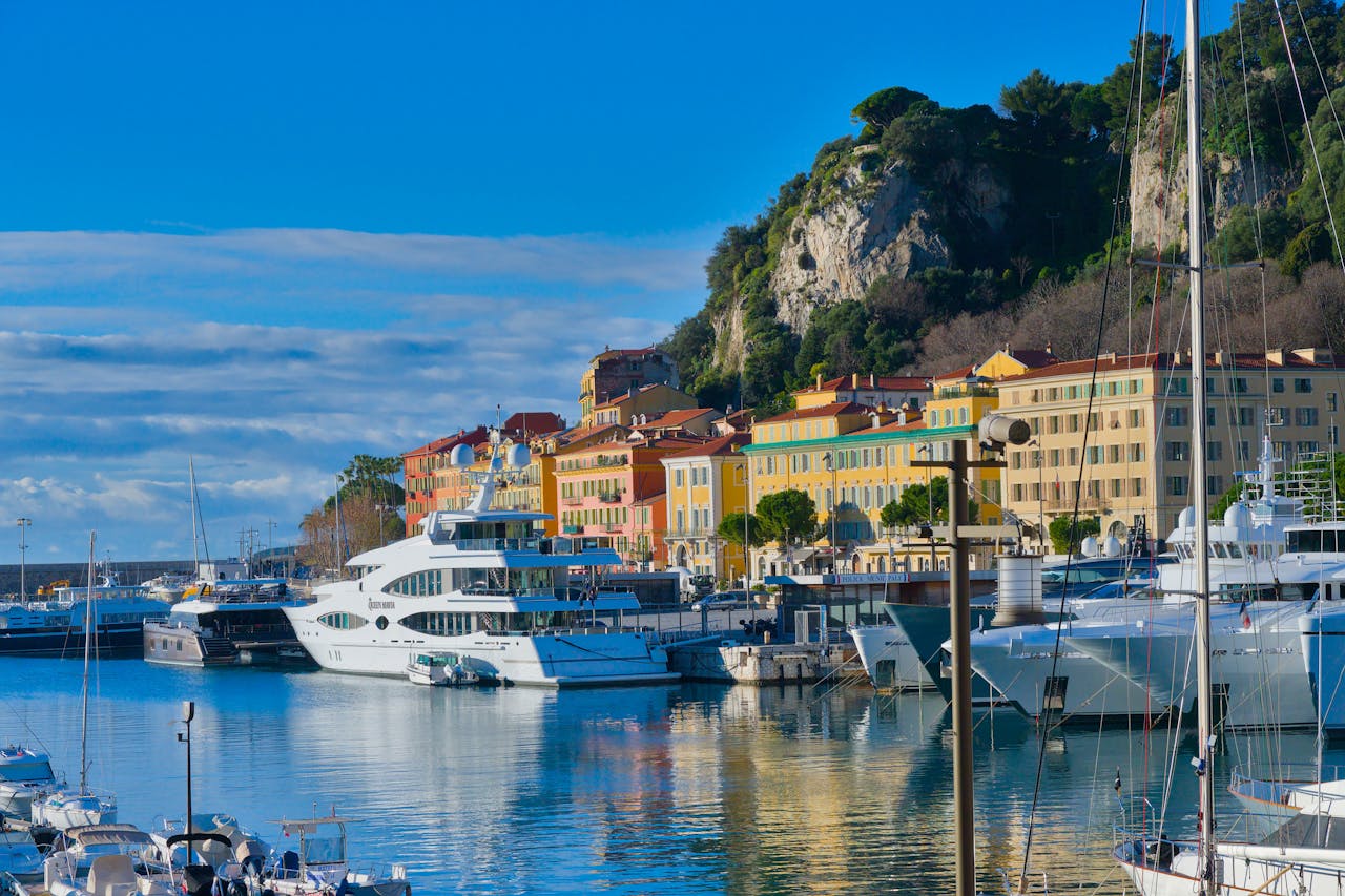 Vliegen naar Nice: Snel, makkelijk en comfortabel naar de Côte d’Azur