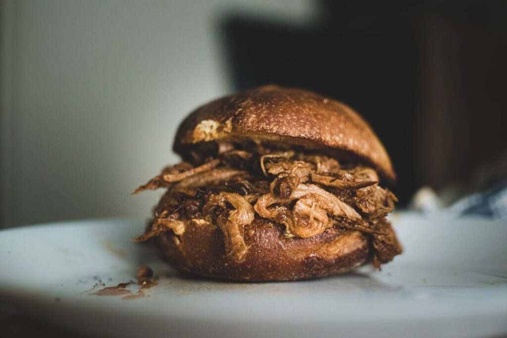 Eenvoudig en smakelijk: pulled chicken uit de slowcooker
